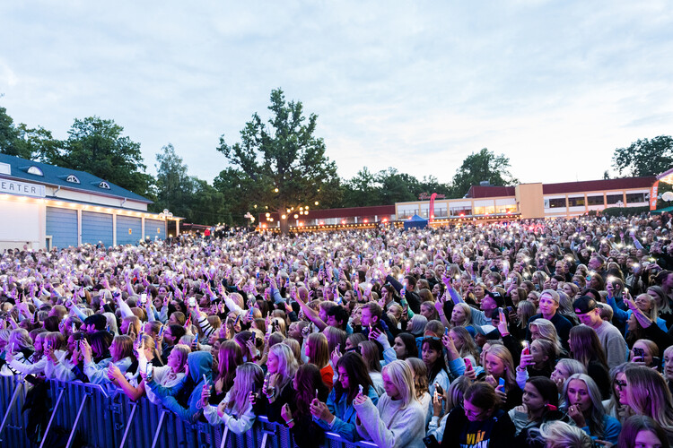 Publikbild från Huskvarna Folkets Park
