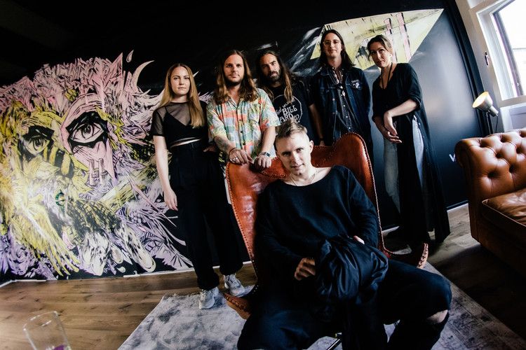 akre raden fr v: Ida Staxenius - Stim, Mikael Klavius - MFG Studios (inredningsdesign), Daniel Jäger - Stim, Anton Waltari - Stim, Lina Heyman - Stim, Sittande: 7xjonaschristoffer, Muralmålningen 