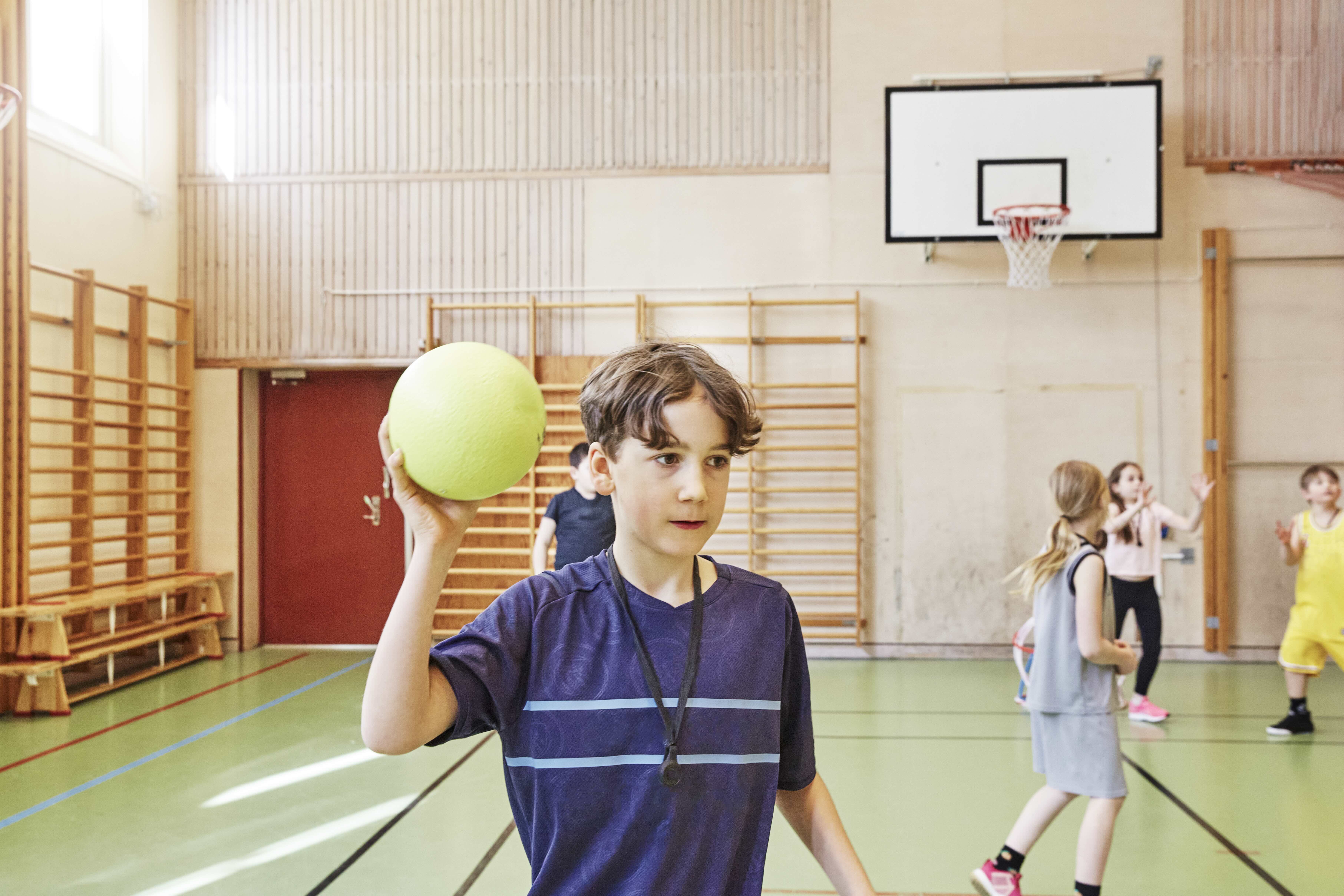 Skolelever på idrotten