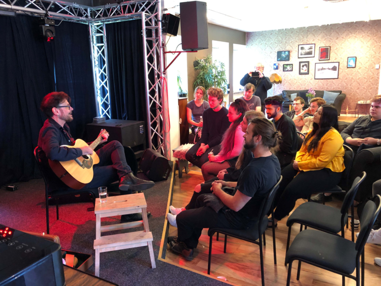 Eric Bazilian med deltagare på MIQ Eric Bazilian med deltagare på MIQ