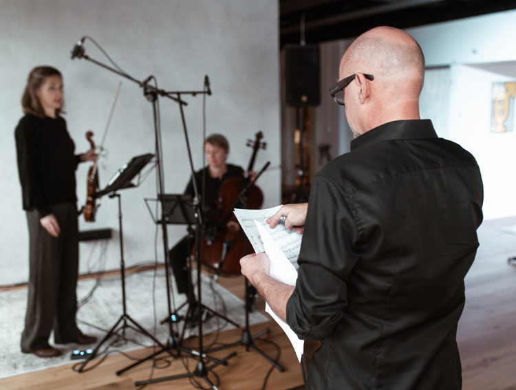 Tonsättaren Jonas S Bohlin vid inspelningen av Inhabitants III i Stim Music Room i november 2020. Foto: Martin Jonsson Tibblin (FST)